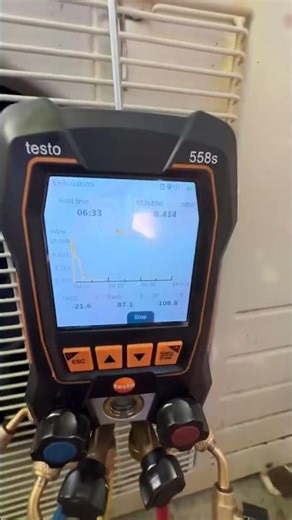 Pulling a vacuum on a minisplit system. Navac core removal tool navac big boy hose. #havc #testo558