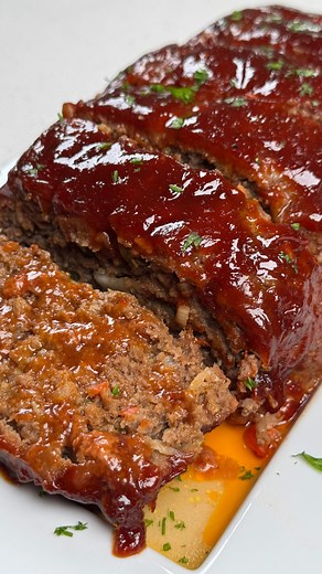IslandVibeCooking on Instagram: "Southern-Style Meatloaf Ingredients: • 1 ½ lbs ground beef (80/20) • ½ lb ground pork (optional, for extra flavor) • 1 small onion, finely chopped • ½ green bell pepper, finely chopped • 2 cloves garlic, minced • 1 cup crushed saltine crackers (or breadcrumbs) • 1 pack Recipe secret (onion flavor) • ½ cup whole milk • 1 large egg • 2 tbsp Worcestershire sauce • 1 tbsp Dijon mustard • 2 tbsp ketchup • 1 tsp smoked paprika • 1 tsp onion powder • 1 tsp garlic powder
