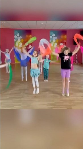 Der Frühling lässt grüßen 😎🌸🌼 Kindertanzen Tüchertanz Kinderlieder Frühlingsanfang