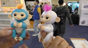 1.1K views · 22 reactions | WowWee, we like! Exclusief nieuws, vers van de pers: in het voorjaar komen deze splinternieuwe WowWee Fingerlings ook naar ons land! Te gekke kleine robotaapjes die reageren op geluid, beweging en touch. Check de video ✌ Video: DadDoes | WowWeeBenelux | Facebook