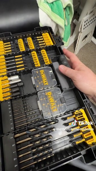 DeWALT 100pc Flextorq Drill & Bit Set Overview