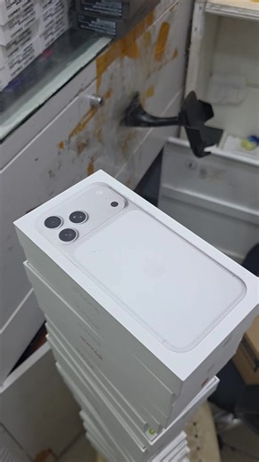 iPhone 17 Pro Max Unboxing and Dual SIM Features