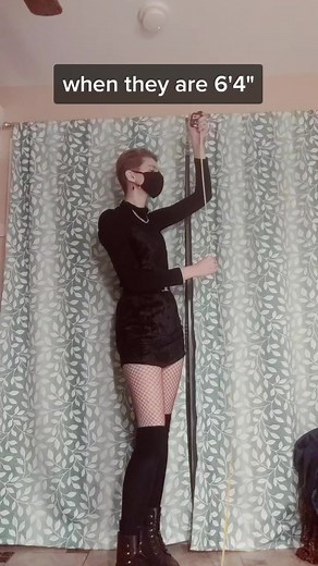 The perfect height 🥺. And yes I'm a simp, what of it 😤 #queer #nonbinary