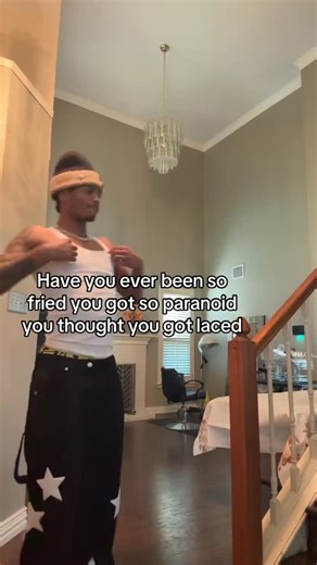 Spoof Pasta | 日本利用压电瓷砖将脚步转化为电能。这些瓷砖捕捉来自你脚步的动能。当你行走时，你的重量和动作会对瓷砖产生压力。瓷砖会轻微弯曲，从而产生机械应力。瓷砖内部的压电材料将这种应力转化为电能。每一步都会产生少量电荷，而数百万步结合在一起就能产生足够的电力来驱动 LED... | Instagram