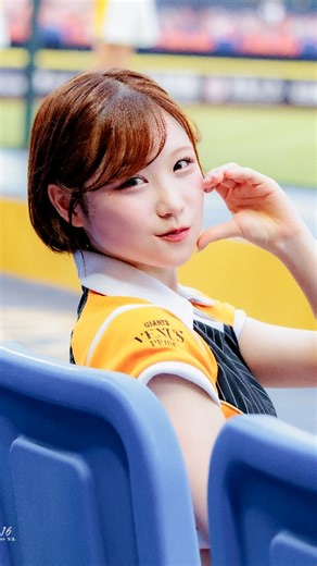 Hiro's 日々台灣生活 on Instagram: "洲際でPSメンバーと《闘魂こめて》 🐰🧡 #GiantsVenus #松崎さや さん #Saya #讀賣巨人軍 🎥 2025.09 06 #CPBL 例行賽 #中信兄弟 #闘魂こめて 最後のアクロバットも素晴らしい！（松崎さんでは無いですが…） Hiro @hiro_hibitaiwanlife16 #啦啦隊 #台湾チア #taiwancheer #棒球 #野球 #baseball *自身で撮影した写真を使用しています。 *無断での二次利用は控えて下さい。"