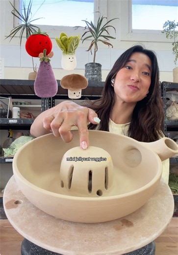 Day 14 of functional pottery: A VEGGIE WASHING BOWL!! 🍅🌽🍆 what should i add on top?? #pottery #ceramics #functionalpottery #hobby
