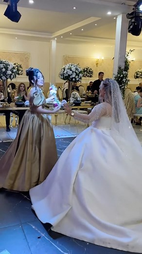 Iranian Bride | ‎چه قری میدن عروس و خواهرش 😍 عروسی کی میترکونی؟؟بفرست براش @aroosi_dordane‎ | Instagram