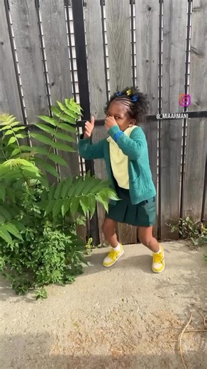 DLOW Simmons | OK, y’all I might have found the best video of this new Dlow shuffle trend 🥹🔥🔥🔥 Y’all say hey to @khodichanel_ | Instagram