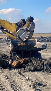 6.5K views | BIG Mining shovel scooping BIG buckets komatsu mining excavator | Discover World | Facebook
