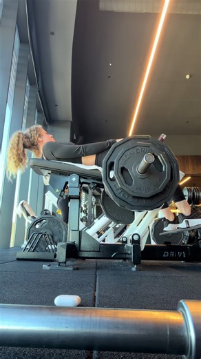 sarah (@sarahsimmondsss)’s videos with Fitness - Lazy Tony