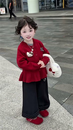 Xin lỗi vì đã đẹp gái hài hước lại còn chung thuỷ .Có nên cất tủ kính trưng bày không nhỉ 🤭 #thời