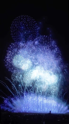 神明の花火大会：忘れられない青い花火の美