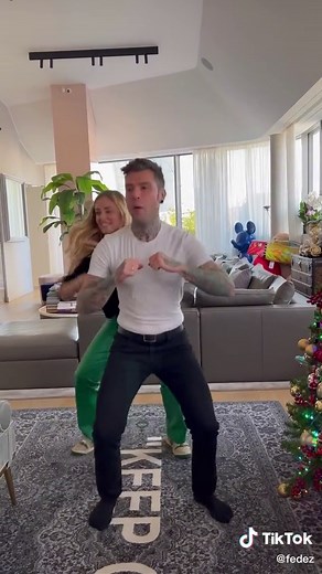 Chiara Ferragni e Fedez: Sfida Creativa su TikTok