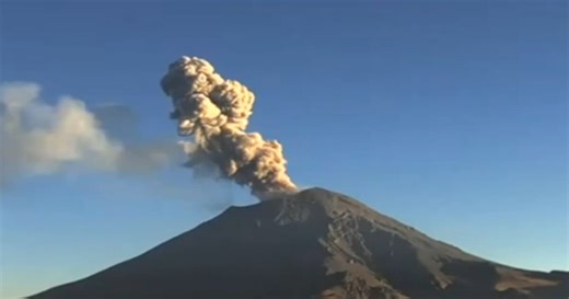VIDEO: Captan IMPRESIONANTE EXPLOSIÓN del volcán Popocatépetl hoy martes