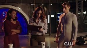 Microsoft Surface TV Spot, 'The Flash: Search'