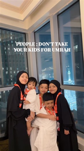 F.N AB RAHIM on Instagram: "Alhamdulillah ya Allah atas jemputan ini 🥹🕋 Allahumma baarik 🤍✨ Selesai Umrah wajib semalam & langkah kecil anak-anak ini di Tanah Suci betul-betul buat hati kami tersentuh sebagai ibu dan ayah. Tengok depan mata macam mana “1st impression” anak bila nampak Kaabah depan mata dan paling terharu tengok anak-anak kekal teruskan pusingan tawaf 7x walaupun dihimpit lautan manusia. Allah permudahkan banyak sangat urusan semalam, baby Malik pun tidur sepanjang tawaf, ibu 