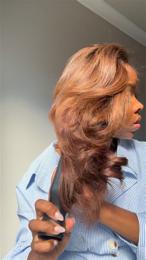 Today was my first time installing clip ins and pressing my hair in a few months, and it honestly gave me such a good gauge of my hair growth journey. My hair is definitely fuller than it used to be, and I know that’s from wearing half wigs and actually letting my hair stay healthy. I installed @gosleekhair 1 set of 16 inch Follicle Fusion invisible clip ins in the kinky curly texture. I custom colored them to match my hair, gave it a layered cut, curled everything with a flat iron, then set it 