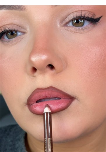 Discover the Perfect Warm Brown Lipliner by Maybelline