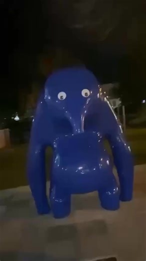 Video has emerged of googly eyes being put on Mount Gambier’s controversial Blue Blob statue, as the stunt lands the teenager charged in court and pleading for public financial support. 📍🔗 Read more: https://bit.ly/4nOAmwd | The Advertiser