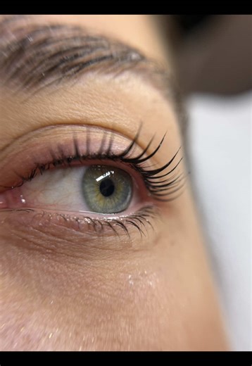 Rozpakujcie ze mną paczkę od @Pimp My Lashes Poland Produkty, które znalazły się w paczce to Lami Clean @SZKOLENIA•Laminacja rzęs x @pimpmylashes Wałeczki, klej do liftingu, pędzelek od @ania_happylash 💜 odtłuszczacz do brwi @zola_poland 🩷 System do laminacji supersonic @elan_poland 💚 System do laminacji @thuya_polska ❤️ Polecajcie mi produkty, chętnie przetestuje😅