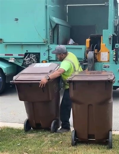 Automated recycling #truck