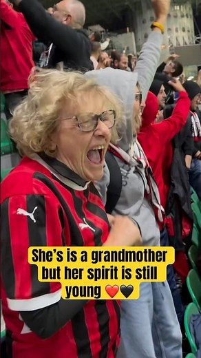 "Passionate Grandma AC Milan Fan Goes Viral 🔥 Unbelievable Energy & True Rossoneri Spirit!"