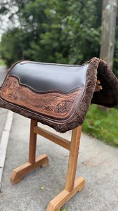 Manta TOP HORSE Versão Especial ⭐️ Compre direto pelo site: www.traiasferreira.com.br . . . Comprar pelo nosso site é uma alternativa rápida e segura para efetivar suas compras, podendo ser realizadas fora do horário comercial e aos finais de semana. . . . Dúvidas? Contate-nos pelo WhatsApp de vendas 032 991267829 #mantas #mantaparacavalo #baixeiro #baixeiropersonalizado #mantapersonalizada | Traias Ferreira
