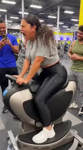 This NEW Fitness Gadget is CRAZY! 🤯 Dancing My Way to Fitness #fyp #FitnessTech #GymGadgets #VibrationPlate #newworkout