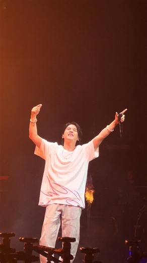 And now I cannot stop watching Dday concert🥹😭I miss him so much #minyoongi #agustd #ddaytourla #suga #futuresgonnabeokay @BTS