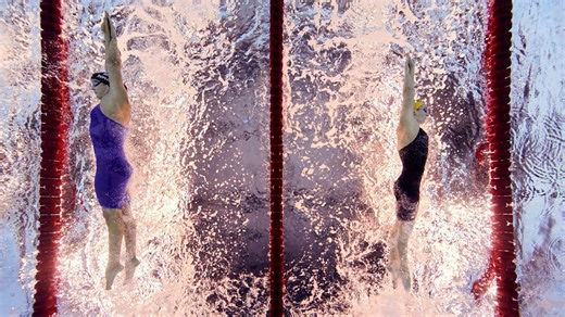 Australia edges U.S. in women's 4x200m free relay