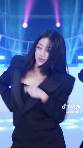 SET ME FREE - Performance Video 🤩 #TWICE #트와이스