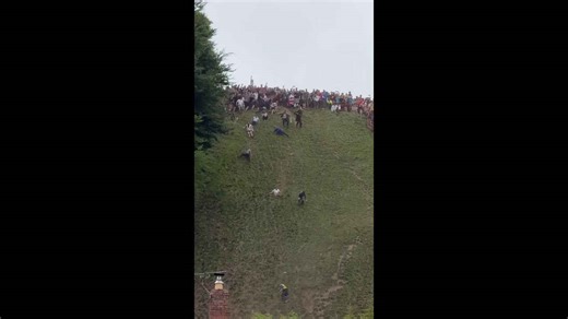 Cheese rolling 2025: Man somersaults out-of-control down steep hill in terrifying footage