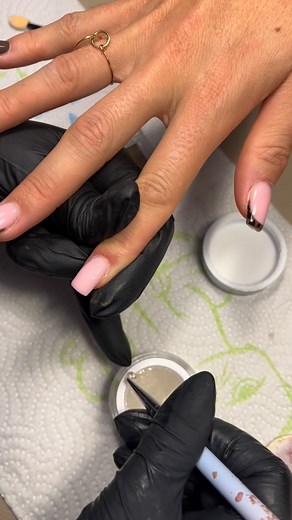 ✨ Effet 3D + chrome doré = combo parfait pour un look ultra-glam !  Un rendu lumineux, chic et moderne — pile dans la tendance du moment   Si vous voulez le tuto, commentez « TUTO »  #nailart3d #chromeongles #goldnails #nailartistfrance #latelierbyk #onglesglamour #nailartinspiration #ongleschic #nailtrends2025 #beautedesongles #nailartlover #frenchnailtech | L'atelier BY K -83136 | Facebook