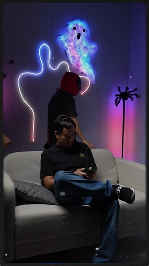 Have you ever tried the Halloween ghost hand prank on your friends? 👻 It’s spooky and hilarious at the same time 😆 #HalloweenPrank #GhostHand #FunnyReels #SpookySeason #HalloweenVibes #HauntedHouse #PrankVideo #Shorts #TrickOrTreat #Halloween #prankvideo #fun | LE