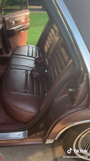 Classic 1988 Ford Crown Victoria Grand Marquis