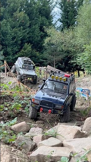 CUAL MEJOR? RGT pro runner vs FMS fcx10v2 ‼️ #radiocontrol #rc #rgt #rccar #scalemodel #short