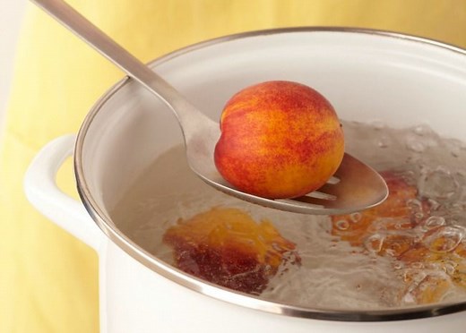 How to Peel and Slice Peaches