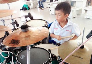 VIDEO: Second-grader shows mad drum skills with 'Rolling in the Deep' | Coconuts