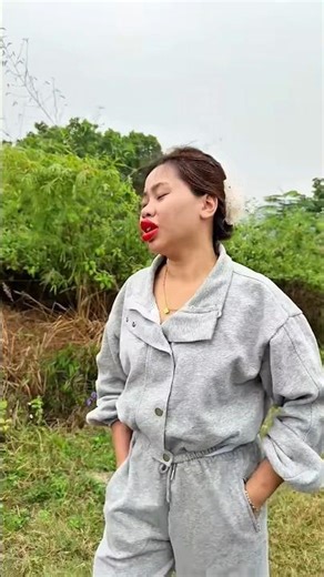 A Strange Zombie Is Chasing Me! 🧟💨 😱