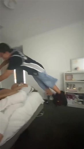 when @Jamahl decides it’s our time and breaks Aaliyahs hip !