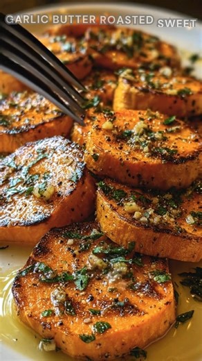 Sweet potatoes sliced thick. Toss with garlic, butter, smoked paprika. Roast at 400°F for 30 minutes. Golden edges, buttery centers, savory and fragrant. Ingredients ➤ 2 pounds sweet potatoes, peeled and cut into 1-inch rounds ➤ 3 tablespoons unsalted butter, melted ➤ 2 tablespoons olive oil ➤ 4 cloves garlic, minced FULLL Recipe in First Cօʍʍеոτ 👇👇👇 | Nessy Recipes