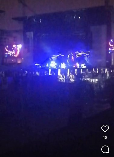 Première mondiale de You Make me feel like it’s Halloween ce soir à Vigo ! Vidéo de mauvaise qualité mais on n’a pas mieux pour le moment ! Source : @tiago.nevada | Muse France