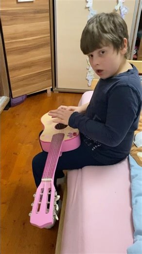 When curiosity meets sound 🎸 Autism and first guitar moments