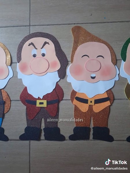 Manualidades de los 7 enanitos de Blanca Nieves en Foamy