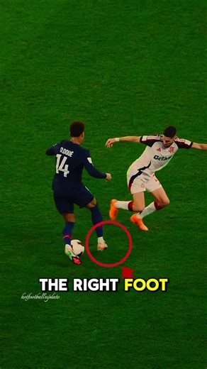 The right leg confused the defender #football #foryoupage❤️❤️