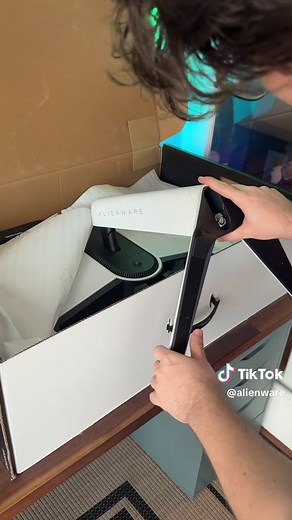 Unboxing the AW3225QF OLED Monitor in 4K