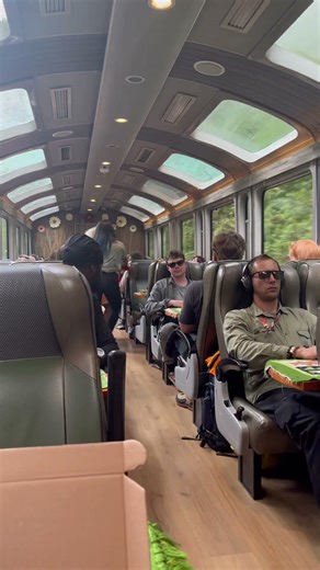 急にセッション始まった。#travel #train #旅行 #peru #ペルー #マチュピチュ #machupicchu #南米 #リマ #電車 #撮り鉄 #乗り鉄 #dance