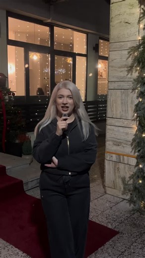 🎆 Platoul Special de Revelion The Buffet 🍣 38 sushi (Alaska, Mango Roll, California, Green Salmon, Ricepaper Salmon) 🐟 4 chifteluțe de somon 🍰 cheesecake cu sos de mango 🥜 sos de arahide 🥤 2 Coca-Cola din partea casei 💰 269 lei 📅 Ridicare: 30.12.2025 | 18:00–22:00 📍 Baia Mare, Gheorghe Șincai 33 ☎️ Comenzi: 0771 572 728 | The Buffet