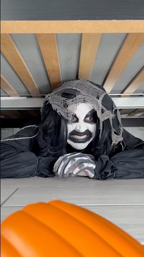 Monster makes pumpkin pie 🥧😂👻 #shorts