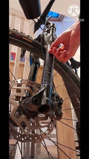 How pros change their fork decals #mtb #rockshox